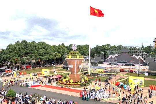 Gùi khổng lồ của đồng bào các dân tộc Tây Nguyên hút du khách