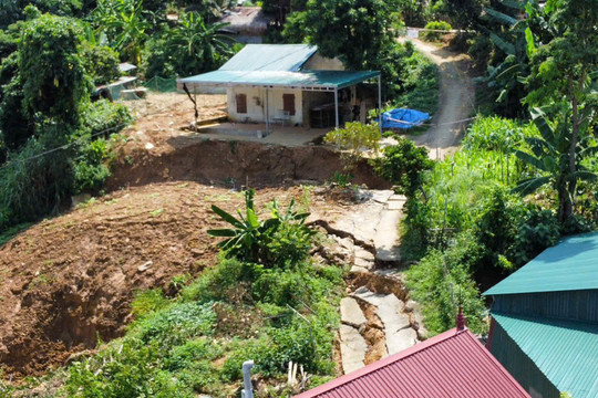 Chạy đua trước mùa mưa lũ, Thanh Hóa di dời dân khỏi “điểm nóng” sạt lở