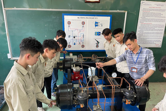 Có việc làm thiết thực, học sinh vùng cao chuyển hướng học nghề