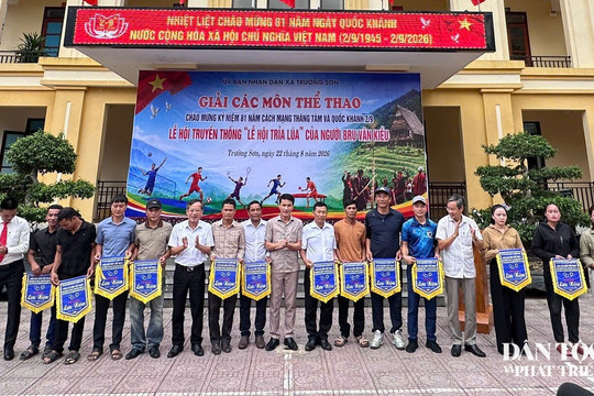 Nhiều môn thể thao truyền thống diễn ra tại Lễ hội Trỉa lúa của đồng bào Bru Vân Kiều