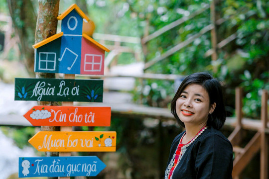 "Hồ bơi tự nhiên" ở bản người Bru Vân Kiều hấp dẫn du khách