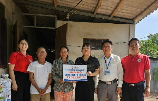 Báo VietNamNet trao hơn 4,3 tỷ đồng đến các hoàn cảnh khó khăn trong tháng 7