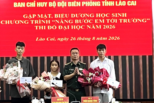 Bộ đội Biên phòng Lào Cai khen thưởng học sinh dân tộc thiểu số đỗ đại học