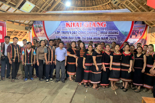 Mở lớp truyền dạy cồng chiêng, múa xoang cho thanh thiếu niên Gié Triêng