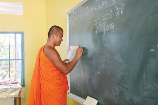 Chính sách tạo động lực cho những người truyền dạy chữ Khmer