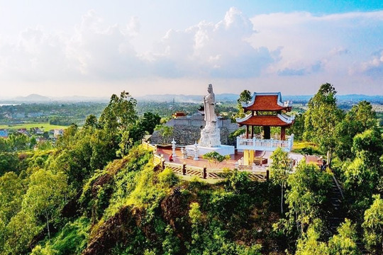 Chuyện nhà sư xứ Nghệ trồng rau dền đỏ để nhuộm cờ Đảng