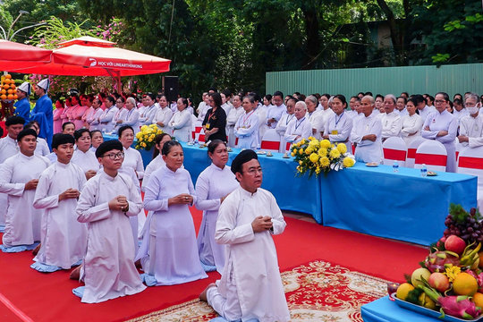 Hàng trăm tín đồ Cao Đài cầu siêu cho các anh hùng liệt sĩ tại TP.HCM