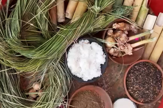 [Short video] Nghệ thuật ủ rượu cần bằng men lá của người Mnông
