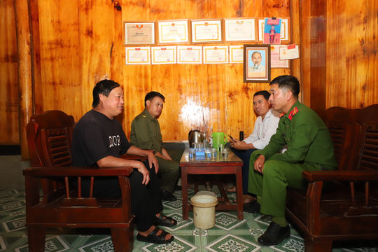 Có Người có uy tín trong bản, mỗi nếp nhà đều được bình yên