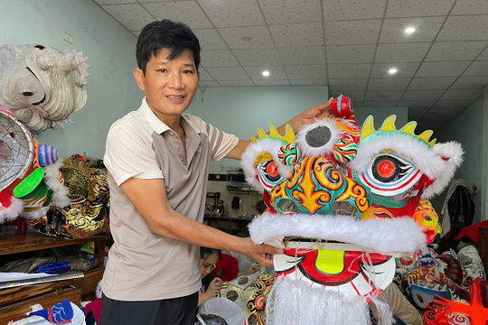 Chiếc đầu thiên cẩu giá hơn 20 triệu đồng được làm thế nào?