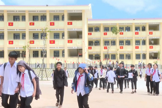[Video] Ngôi trường đẹp như mơ ở vùng biên Ia Púch, nhân niềm vui cho thầy và trò