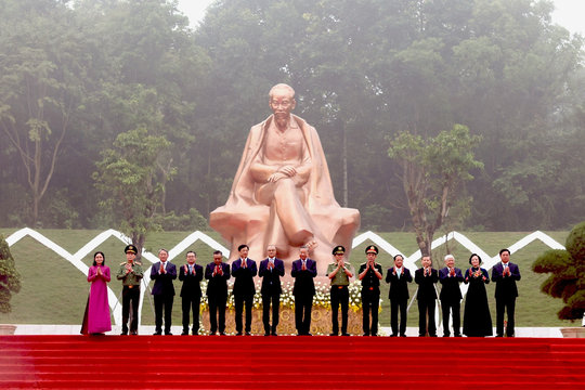 Khánh thành tượng đài 'Bác Hồ với ngày hội non sông'
