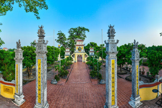 Linh thiêng ngôi đền không cổng, có báu vật kiệu vàng giấu dưới lớp sơn 400 năm