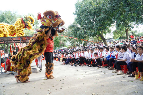 Mang Tết Trung thu đến với học sinh vùng cao Quảng Ngãi