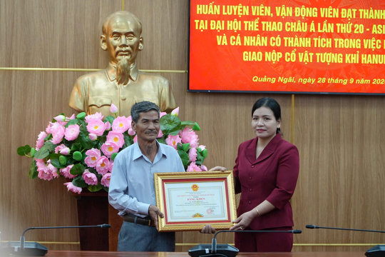 Từ chối 2 tỷ đồng, người đàn ông giao nộp tượng thần khỉ hơn 800 năm tuổi