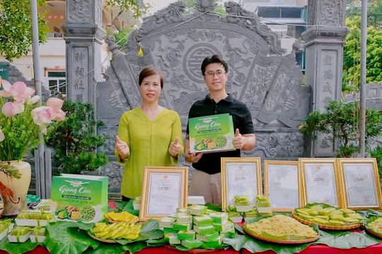 Từ mẻ cốm vài kg đến sản phẩm đi nước ngoài của gia đình 4 đời làm nghề