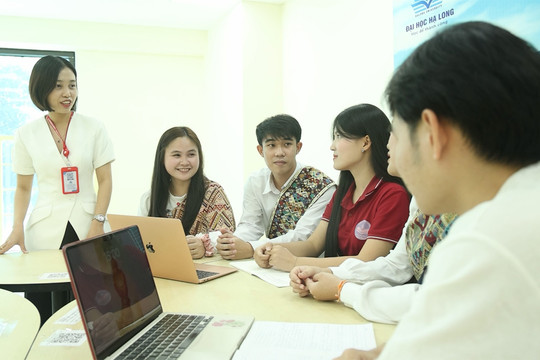 [Video] Từ lớp học tiếng Việt đến những nhịp cầu Việt - Lào