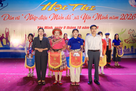 14 đội đua dân vũ "Nhịp điệu miền đá" ở Yên Minh