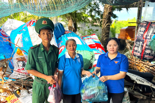 Lan tỏa thông điệp xanh từ chương trình “Đổi rác lấy quà”