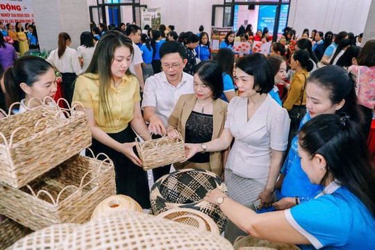 Từ đôi tay làm nghề đến tư duy làm chủ của phụ nữ Thanh Hóa