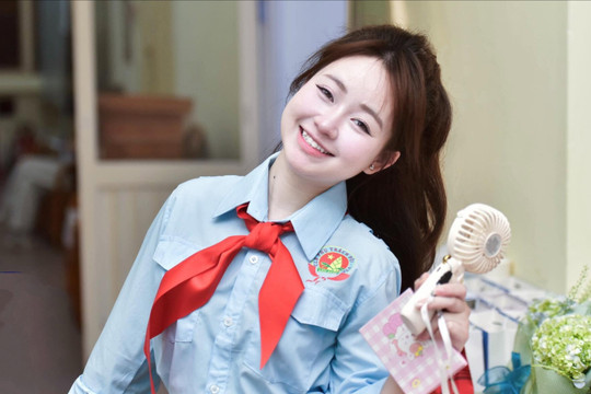 Nữ sinh người Thái có video triệu view và ước mơ đứng lớp nối nghiệp cha