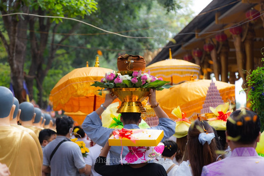Gắn kết cộng đồng từ Lễ dâng y Kathina và đặt bát cúng dường 500 vị chư Tăng