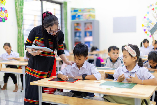 Gỡ khó xây trường phổ thông nội trú liên cấp: Quảng Ngãi thiếu giáo viên, nhân viên phục vụ bán trú (Bài 5)
