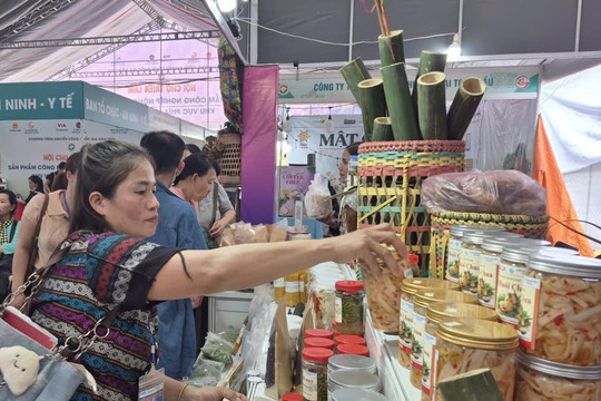 Phụ nữ DTTS Quảng Trị đưa đặc sản bản làng đến TP. Hồ Chí Minh