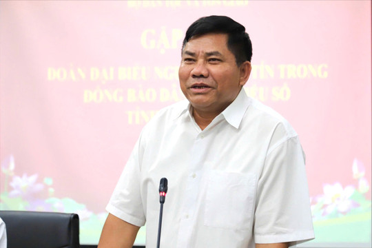 Mỗi Người có uy tín tiếp tục sâu sát cơ sở, đưa chính sách dân tộc vào cuộc sống