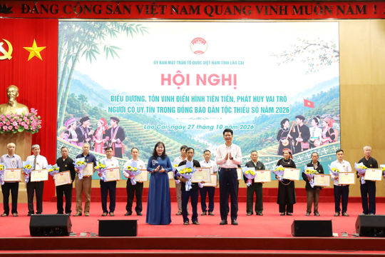 Biểu dương 50 Người có uy tín tiêu biểu trên địa bàn Lào Cai