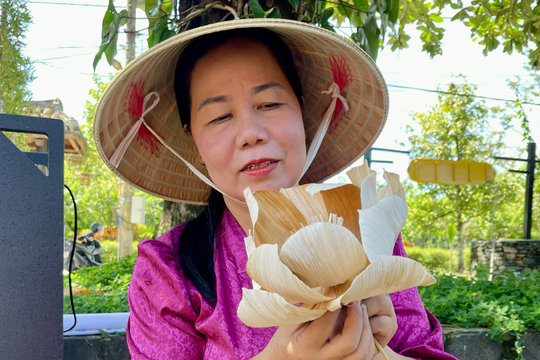 Về làng cổ, xem cách “lên đời” cho mo cau