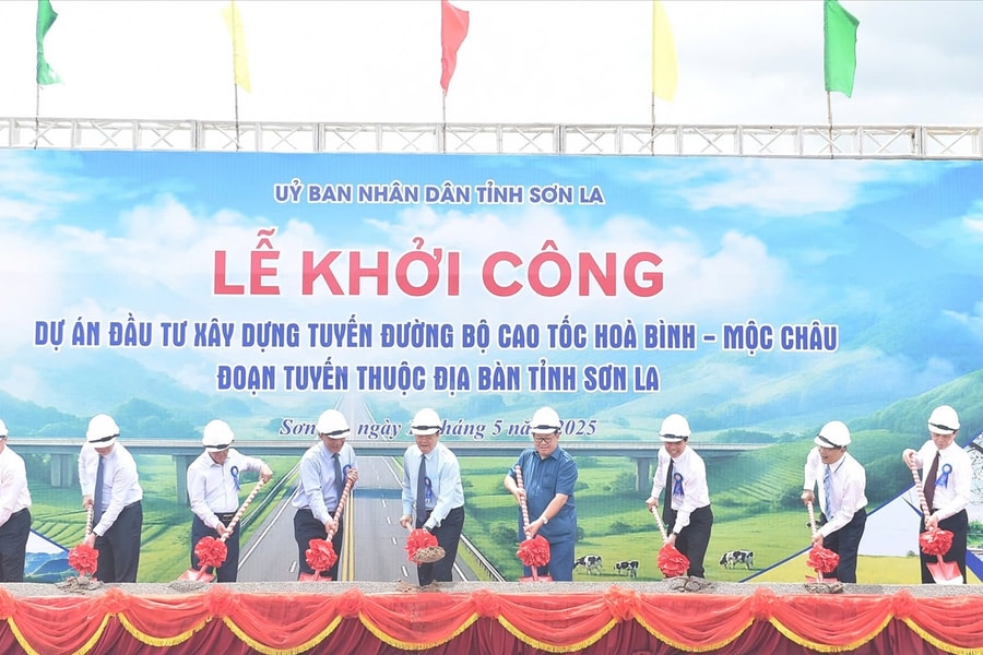 Khởi công tuyến đường bộ cao tốc Hòa Bình - Mộc Châu