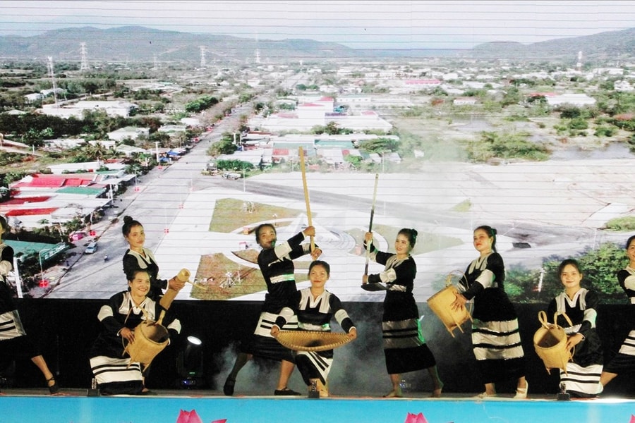 Rực rỡ Đêm hội Raglai Ninh Thuận