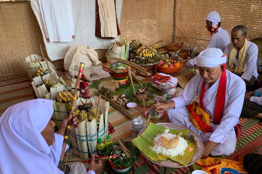 Lễ tế trâu trên đền tháp Po Klong Garai