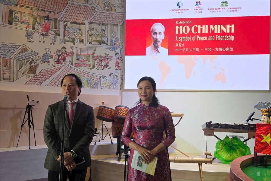 Giới thiệu nhiều tư liệu, hình ảnh quý về Chủ tịch Hồ Chí Minh tại Triển lãm thế giới