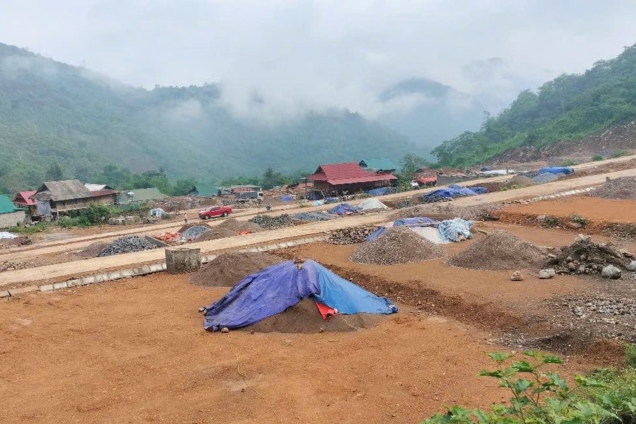 Lập bản trên vùng đất mới