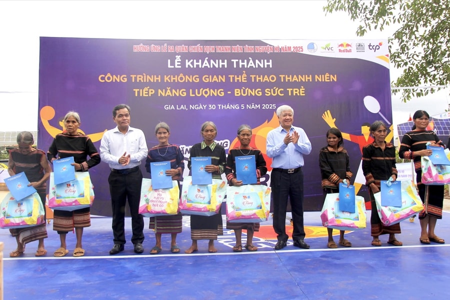 Trung ương Đoàn TNCS Hồ Chí Minh khánh thành công trình không gian thể thao và khởi công "ngôi nhà hạnh phúc" tại huyện Chư Păh