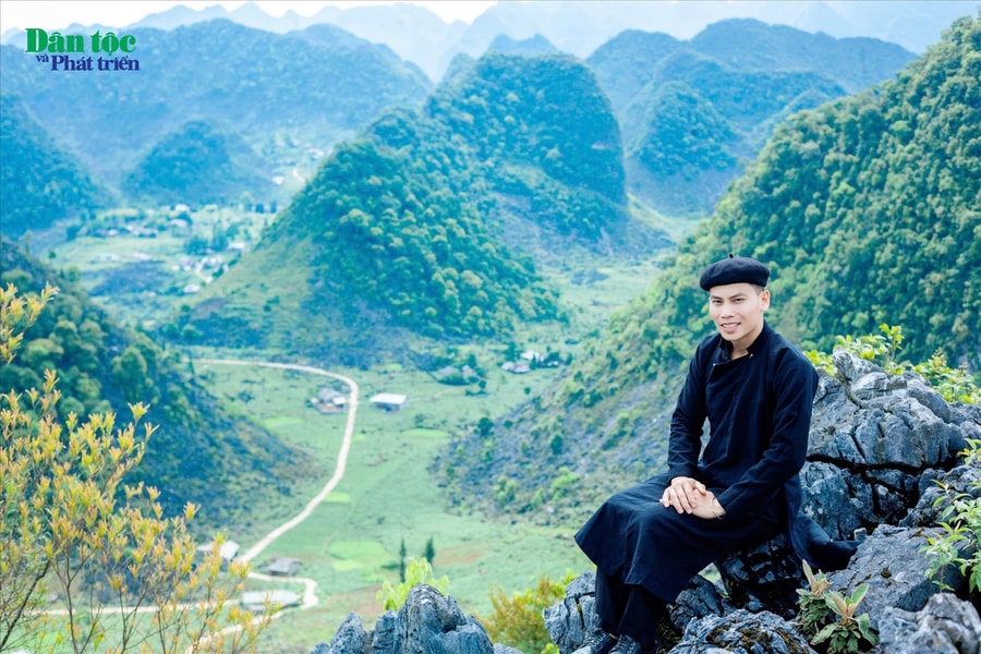 Bàn Văn Tình - Từ thầy cúng đến "sứ giả văn hóa" trên mạng xã hội (Bài 1)