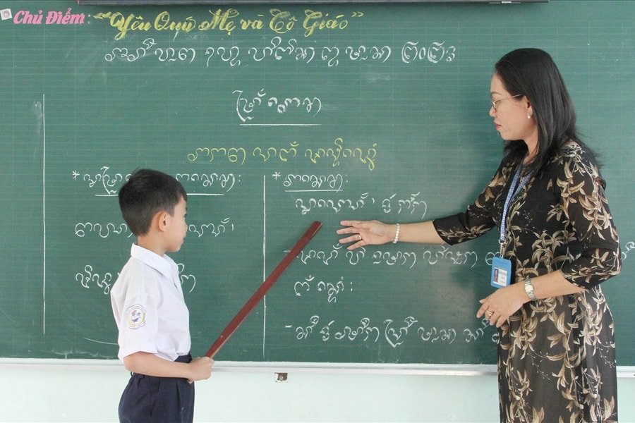 Cần sớm gỡ khó cho công tác dạy tiếng Chăm