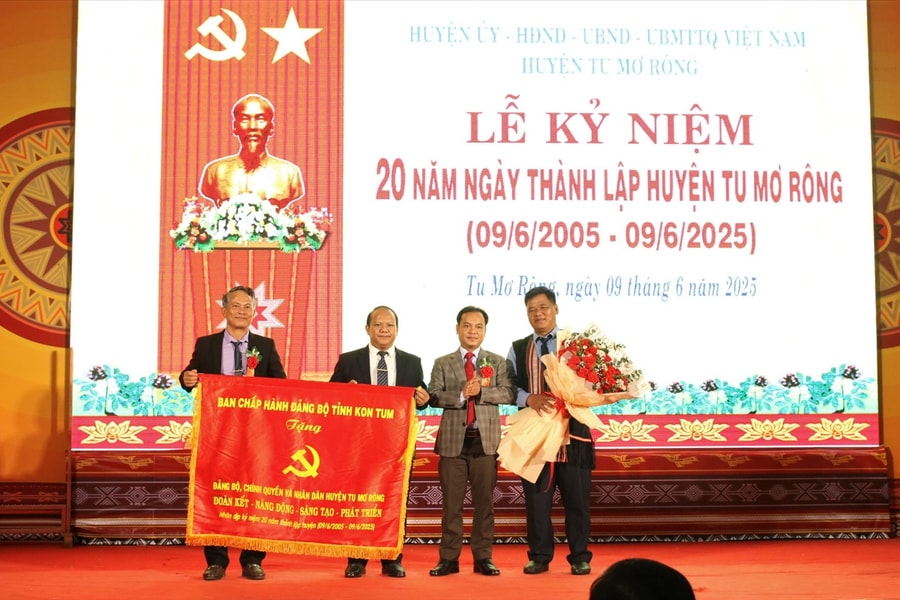Tu Mơ Rông (Kon Tum): Đi lên từ gian khó, xây dựng huyện phát triển và giàu bản sắc