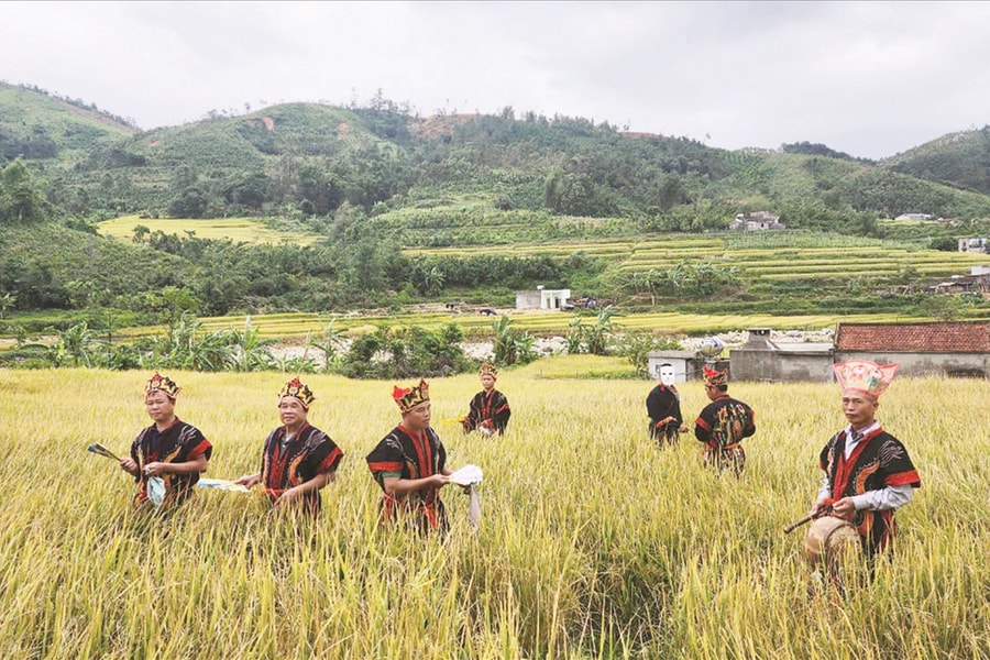 Tìm “điểm tựa” cho những nghệ nhân “giữ lửa” di sản