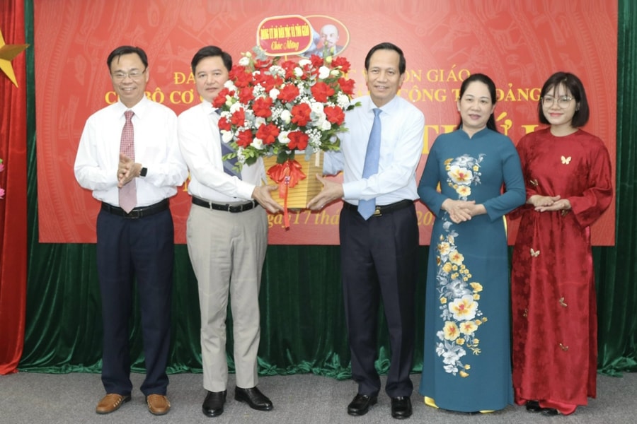 Chi bộ Cơ quan chuyên trách công tác đảng phấn đấu trở thành Chi bộ thực sự trong sạch, vững mạnh toàn diện của Đảng bộ Bộ Dân tộc và Tôn giáo