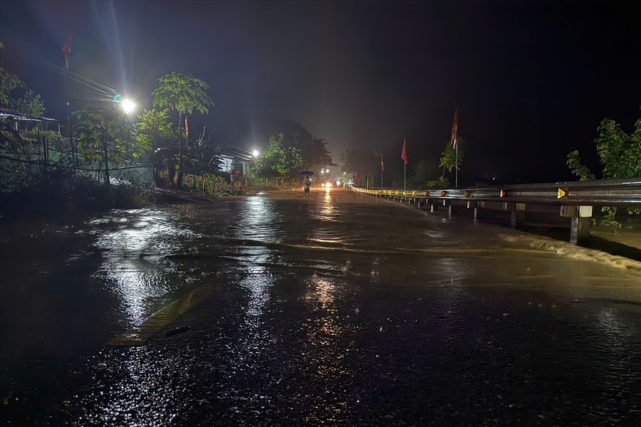 Trắng đêm chạy lũ
