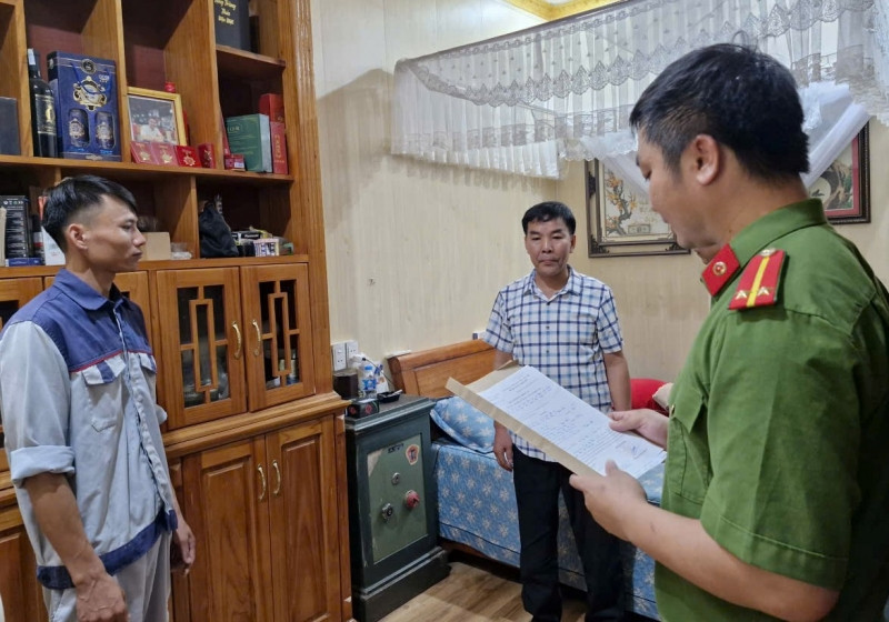 Thủ nhang ngôi đền ở xứ Thanh bị triệu tập, khám xét khẩn cấp nơi ở vì liên quan đến đánh bạc