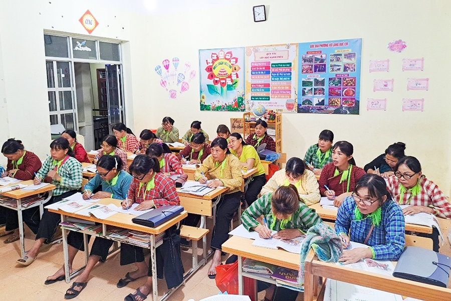 Lạng Sơn: Đầu tư xây dựng cơ sở hạ tầng các trường PTDT nội trú, bán trú và xóa mù chữ vùng DTTS