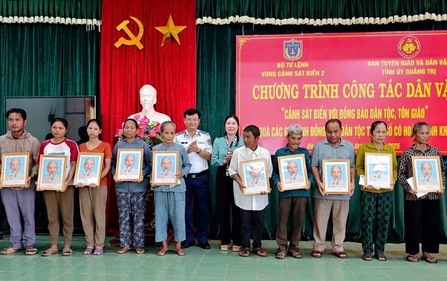 Quảng Trị: Vùng 2 Cảnh sát biển đồng hành cùng ngư dân, đồng bào dân tộc và tôn giáo