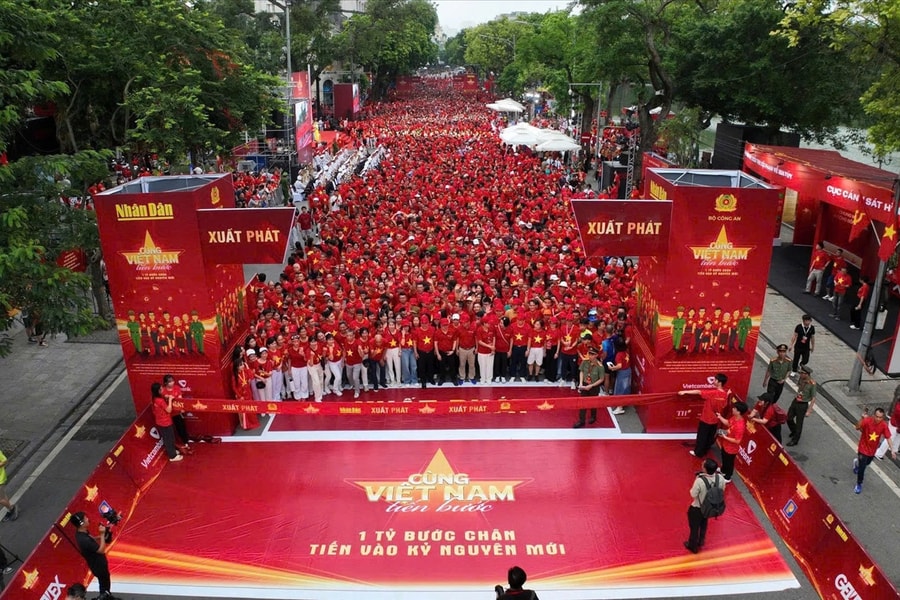 Ghi dấu “Một tỷ bước chân tiến vào kỷ nguyên mới”