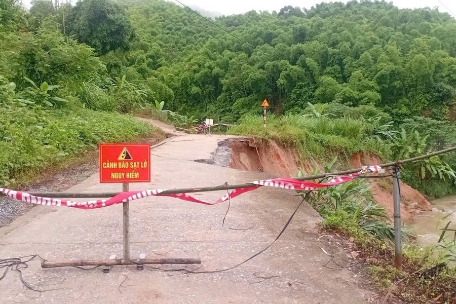 Thanh Hóa: Công bố khẩn cấp sạt lở bờ hữu suối Son đoạn qua bản Sa Ná