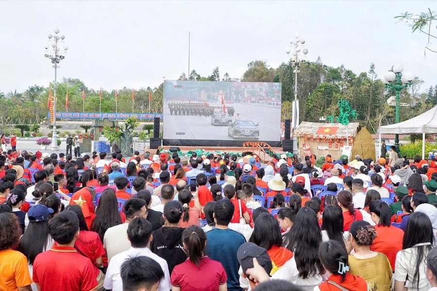 Quảng trường Hồ Chí Minh rợp sắc đỏ trong ngày Quốc khánh 2-9