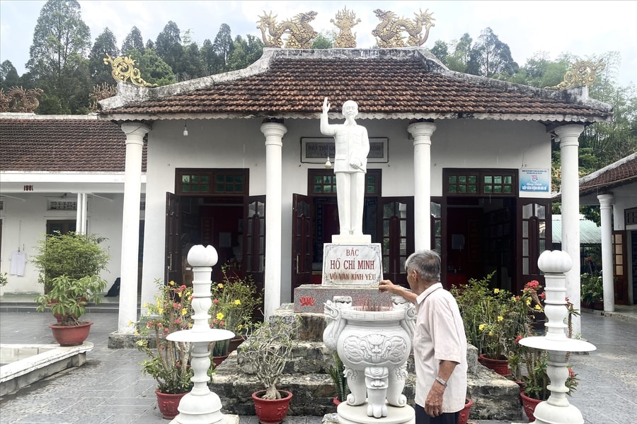 Gặp vợ chồng cựu binh xây nhà tưởng niệm Bác Hồ